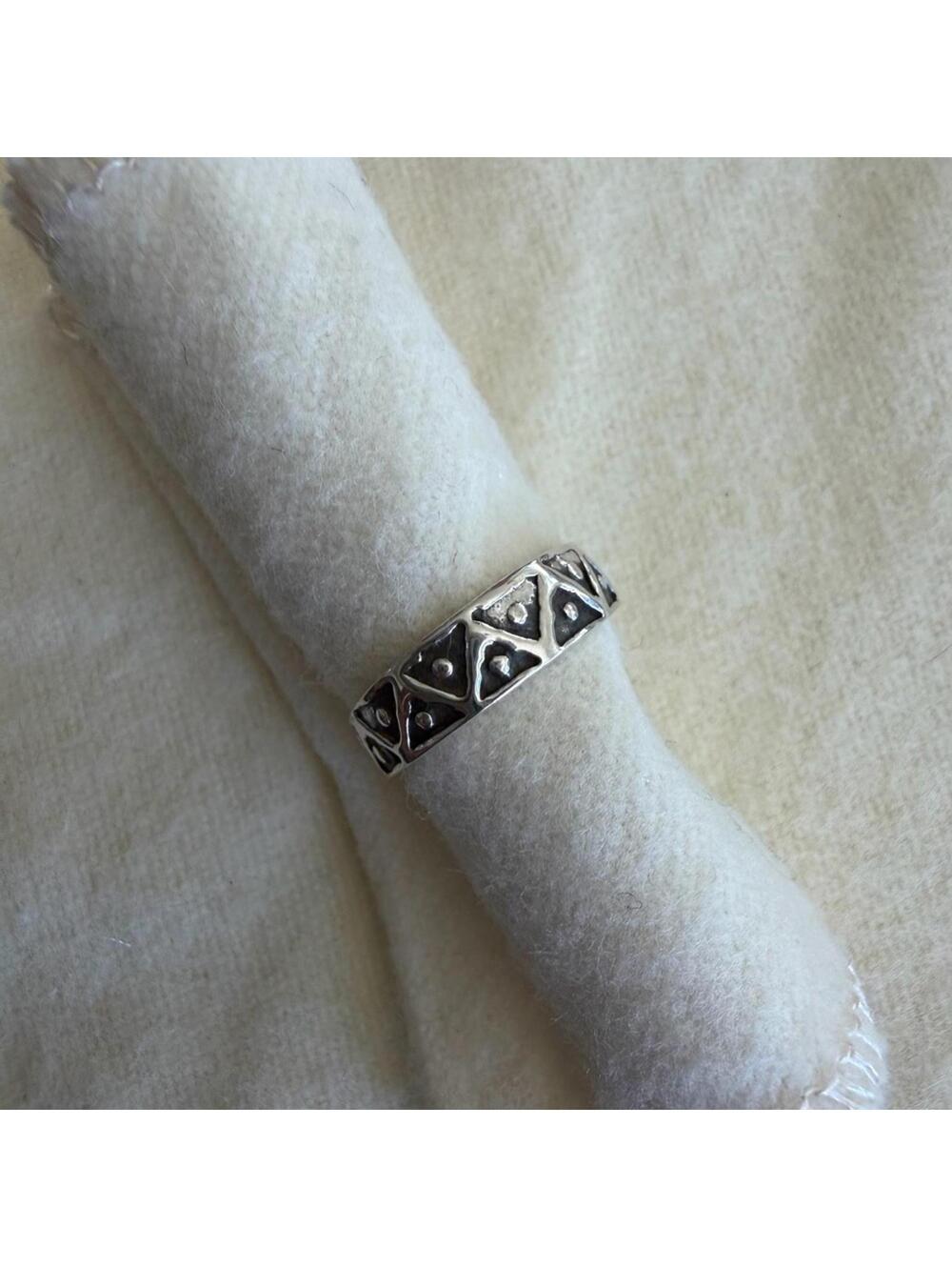 Vintage 925 Sterling Silver Geometric Triangle Band Ring | Size 4.5